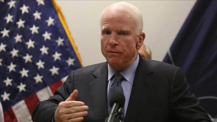 Senador estadounidense John McCain suspende tratamiento de cáncer