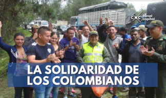 Policía Popayán dan comida a venezolanos