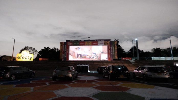 Cine Móvil en el Parque Simón Bolívar.